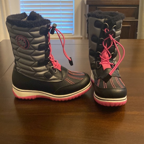 Tote’s girls winter boots. Size 13. Excellent condition. Barely worn. - Picture 3 of 4